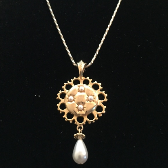 Vintage Filigree Pendant With Drop Faux Pearl - Picture 1 of 4